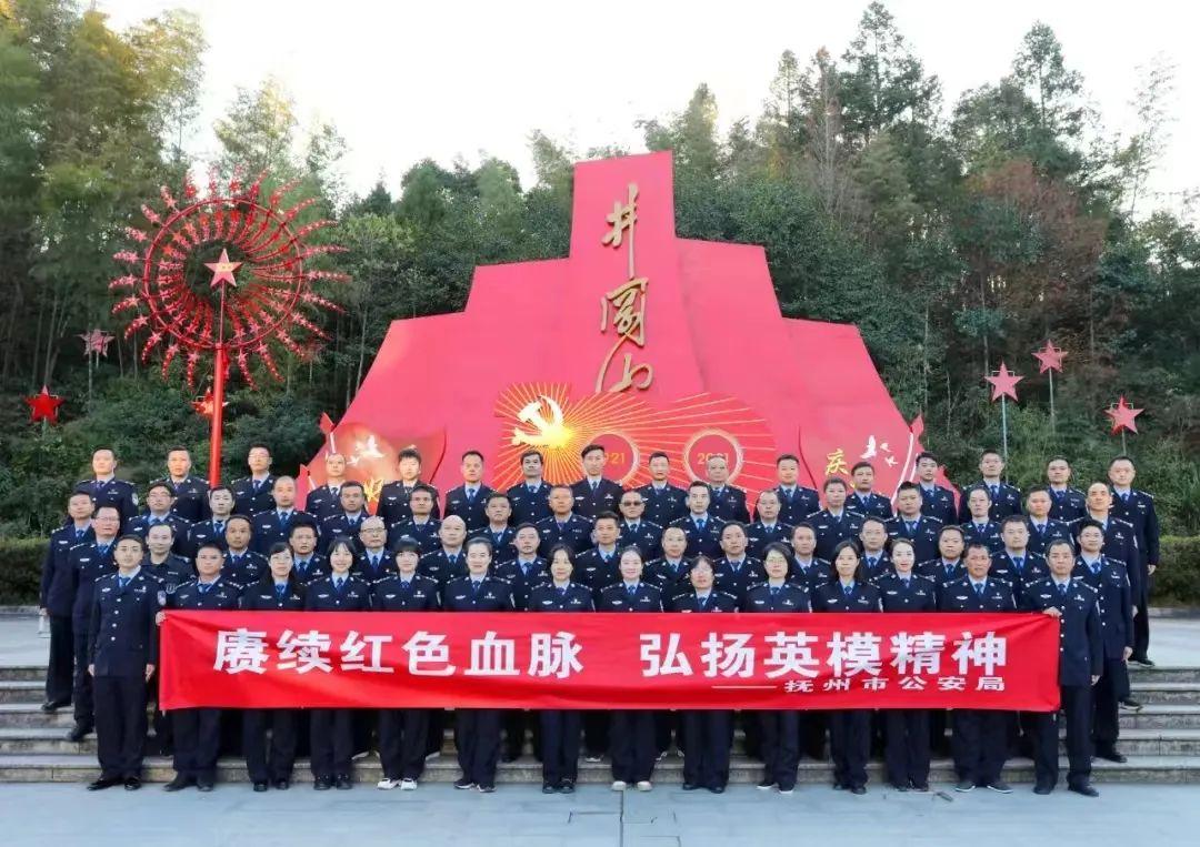 靠近女局长，心灵与自然的轻松之旅最新章节