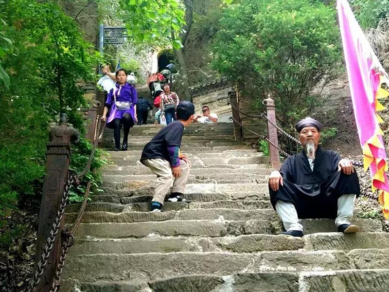 超玩会比赛，自然美景中的精神之旅盛宴