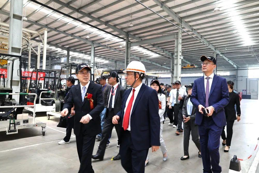 武汉叉车司机最新招聘启事，诚邀加盟，共启物流新篇章！